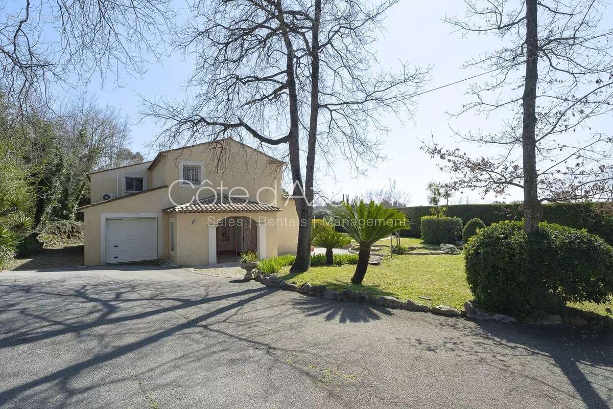 Maison à ROQUEFORT-LES-PINS