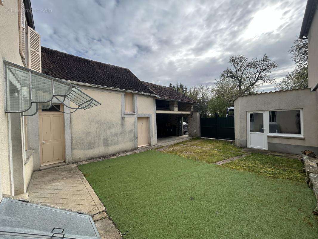 Maison à VERNOU-LA-CELLE-SUR-SEINE