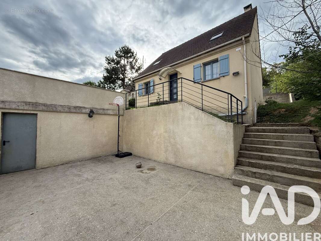 Photo 4 - Maison à VILLENEUVE-LA-GUYARD