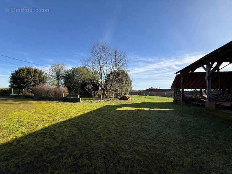 Dpt Hautes Pyrénées (65), à vendre SADOURNIN corps de ferme avec maison T6 de 125m² + grandes dépendances attenantes sur 8280 m² - photo 20