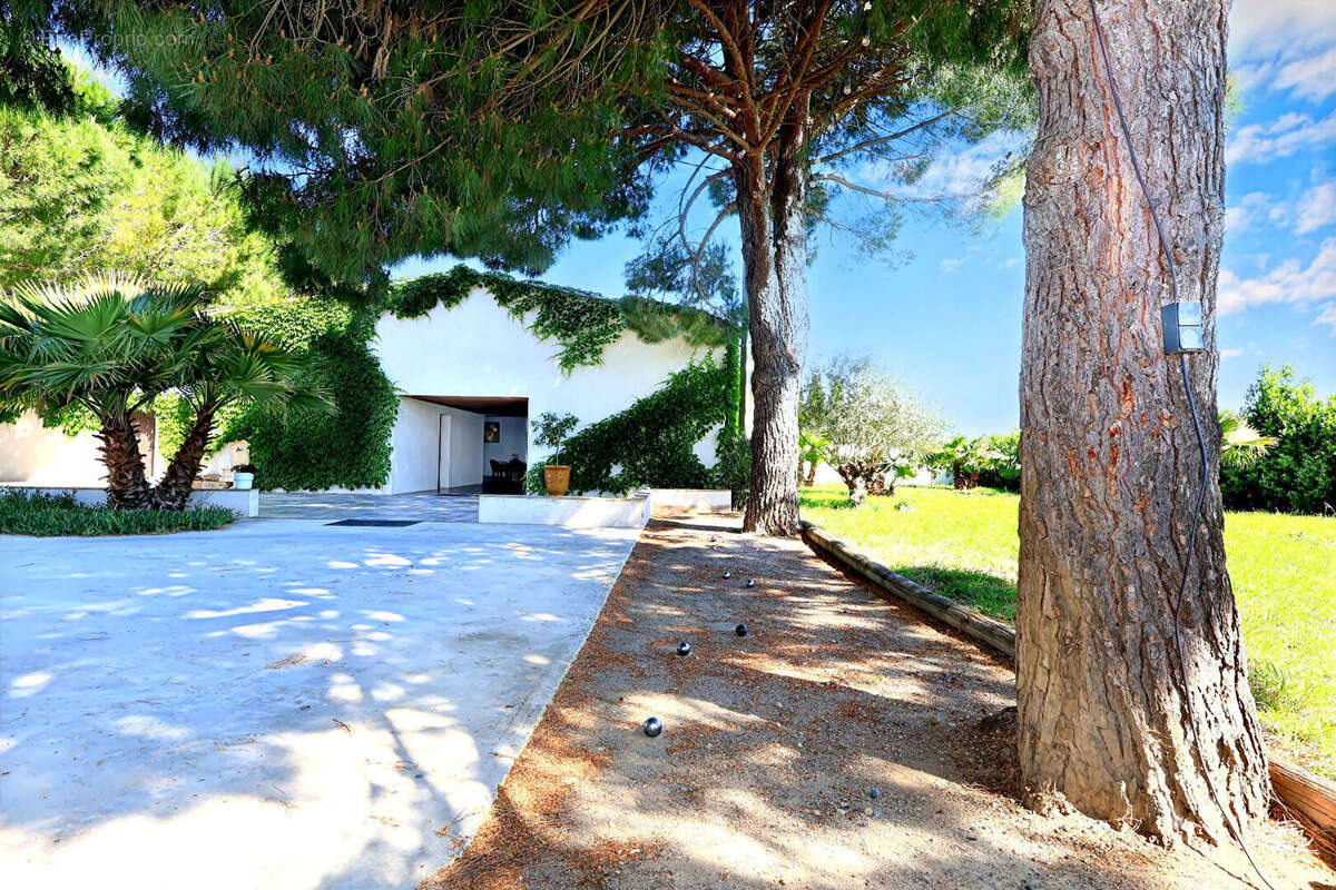 Maison à MAUGUIO