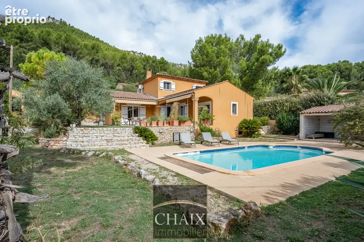 Maison familiale T6 R+1 avec terrain et piscine proche centre du village - photo 2