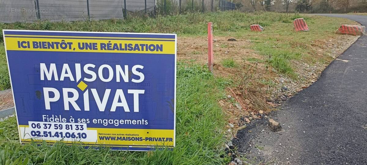 Terrain à VENANSAULT