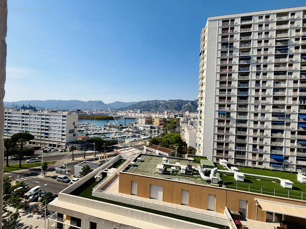 Toulon Mourillon, Appartement T4 rénové entièrement en dernier étage avec ascenseur, vue dégagée mer - photo 5