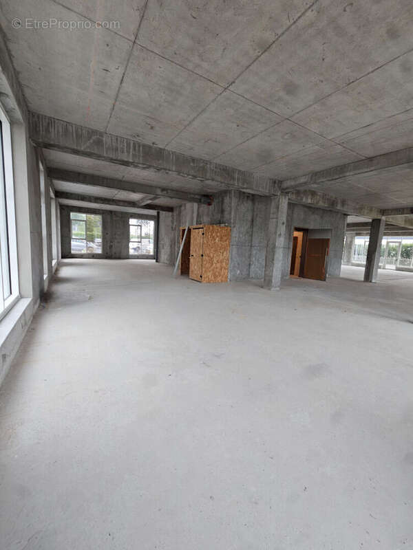 Commerce à MOUILLERON-LE-CAPTIF