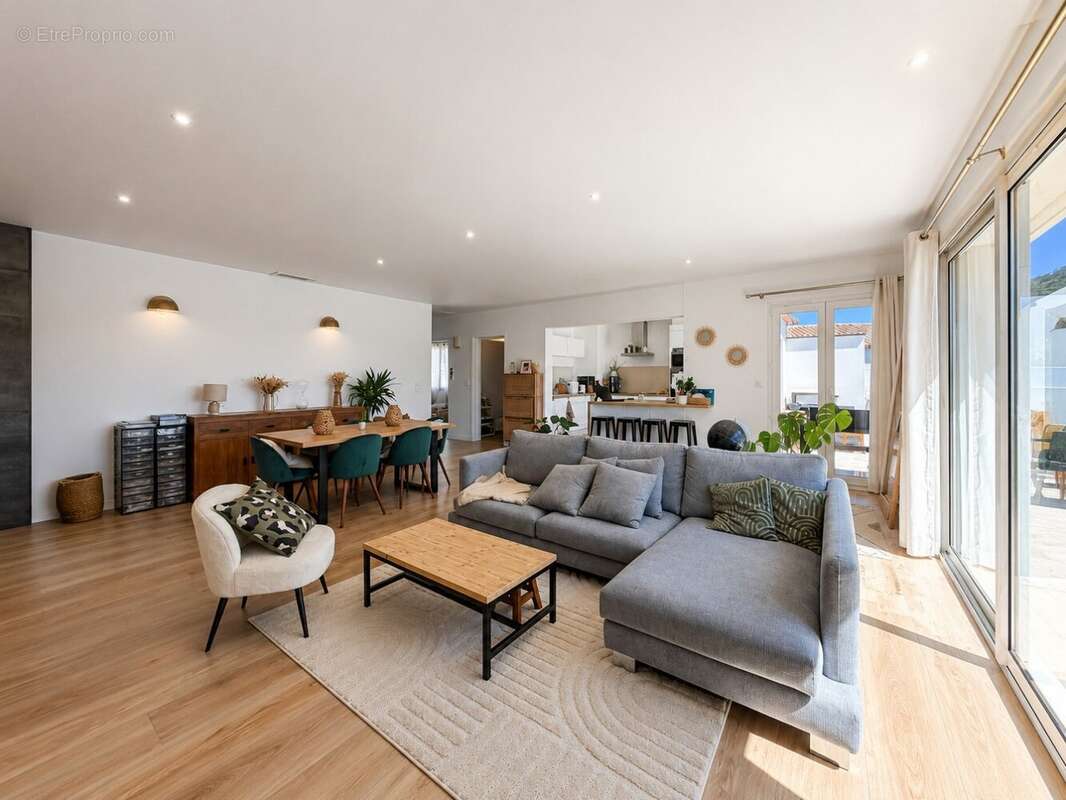 Le grau d'agde- maison t4 de 128m² - garage - terrasse - piscine - terrain de 580m². - photo 7