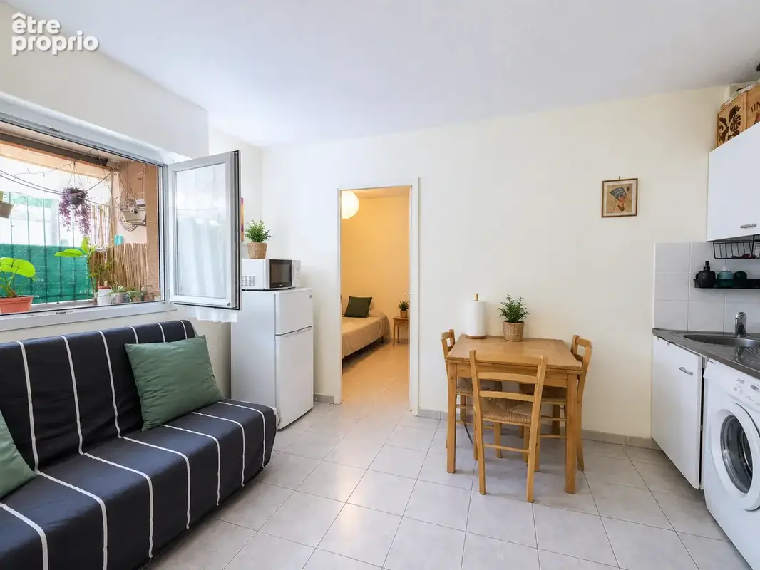 Aix-en-Provence, Type 2 avec balcon, centre ville - photo 1