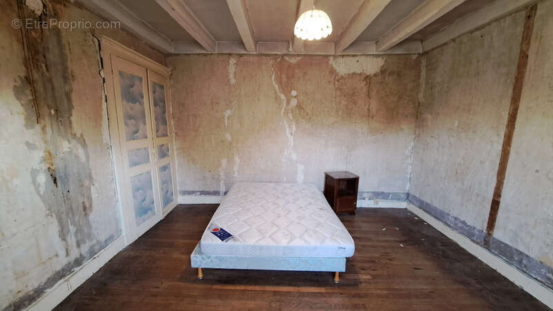 Maison à COMBEAUFONTAINE