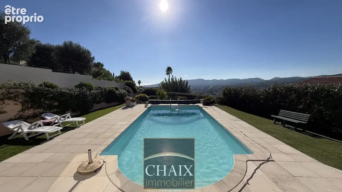 Villa lumineuse avec vue dégagée et piscine. - photo 19