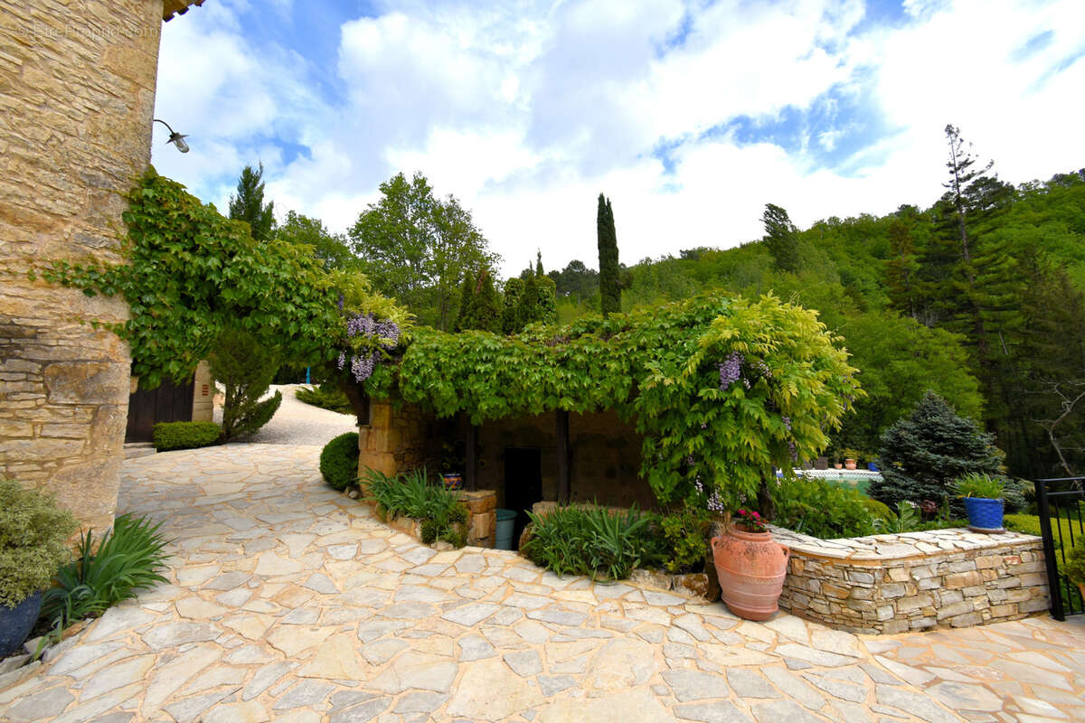 Maison à PUY-L&#039;EVEQUE