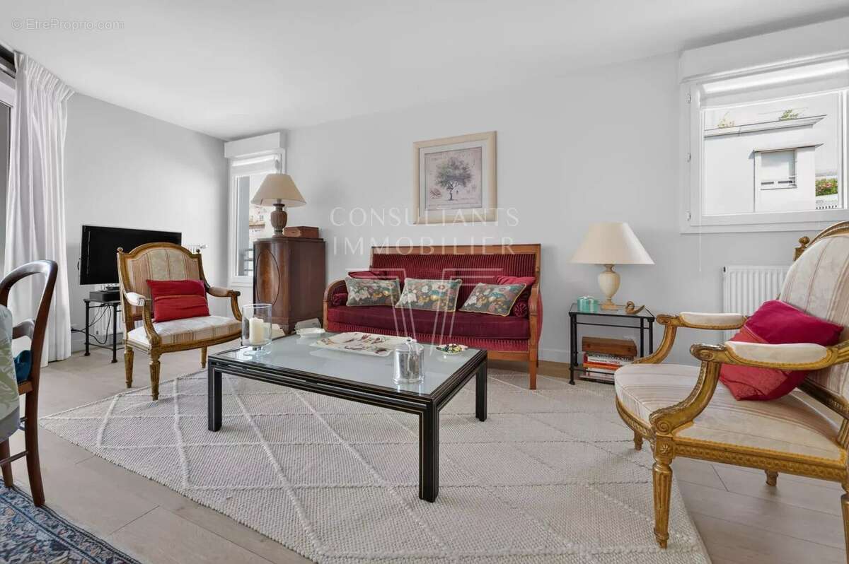 Appartement à COURBEVOIE