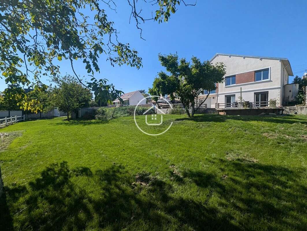 Maison à LA CHAUSSEE-SAINT-VICTOR