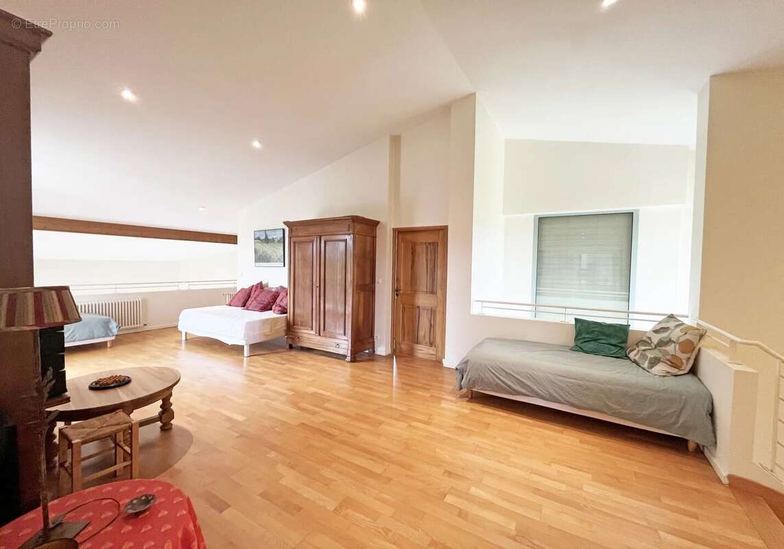 Maison à L'ISLE-SUR-LA-SORGUE