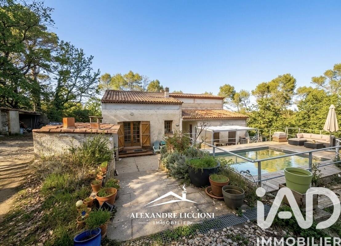 Photo 1 - Maison à TOURVES