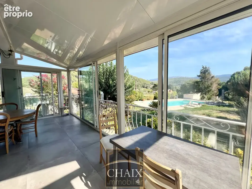 83640 SAINT ZACHARIE - Villa type 6 avce piscine vue collines - photo 10