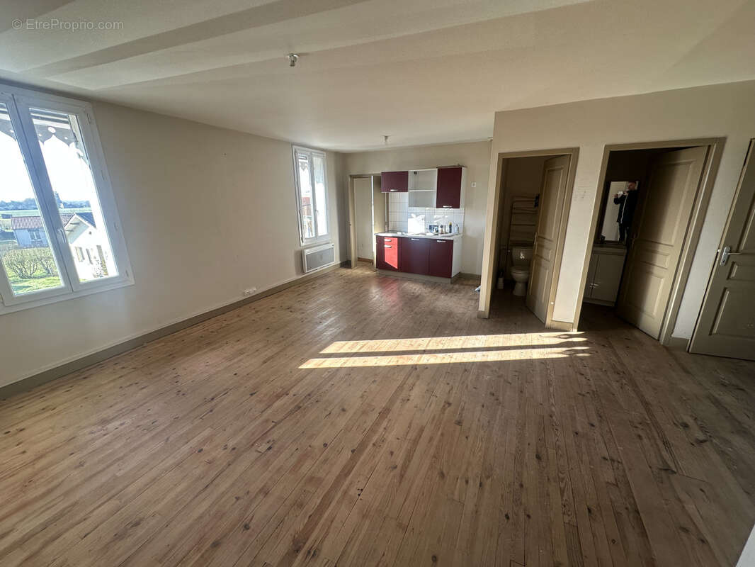 Appartement à VIRAZEIL