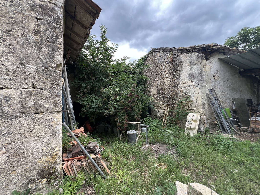 Maison à NAUJAN-ET-POSTIAC