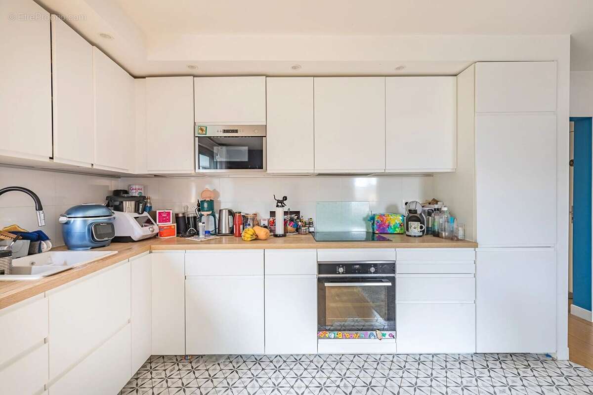 Appartement à COURBEVOIE