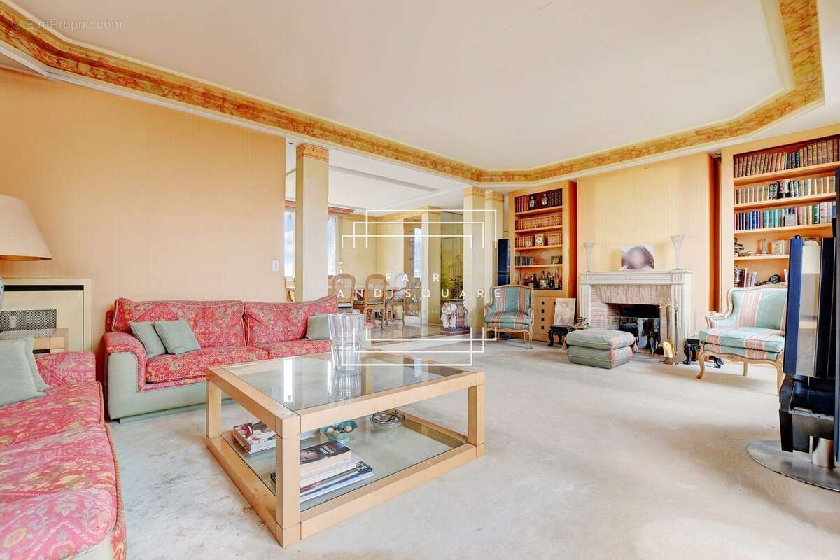 Appartement à PARIS-16E