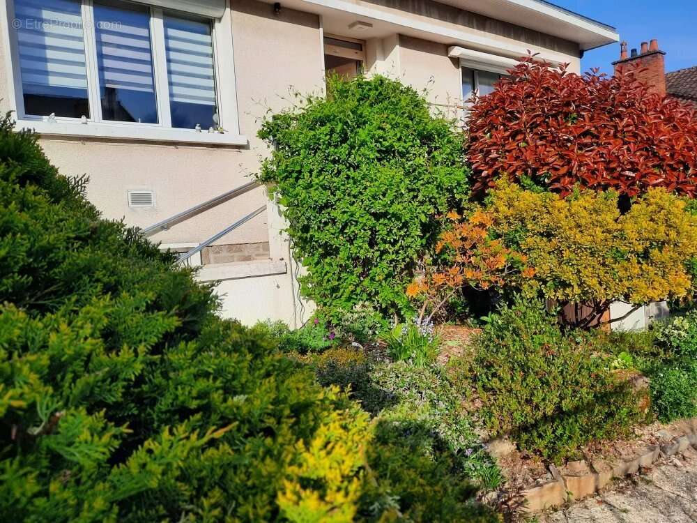 Maison à SAINT-JUNIEN