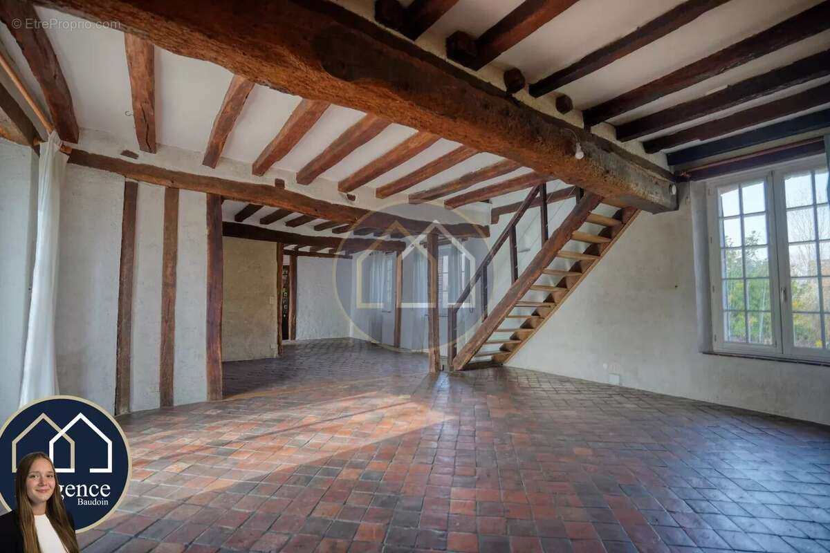 Maison à TREMBLAY-LES-VILLAGES