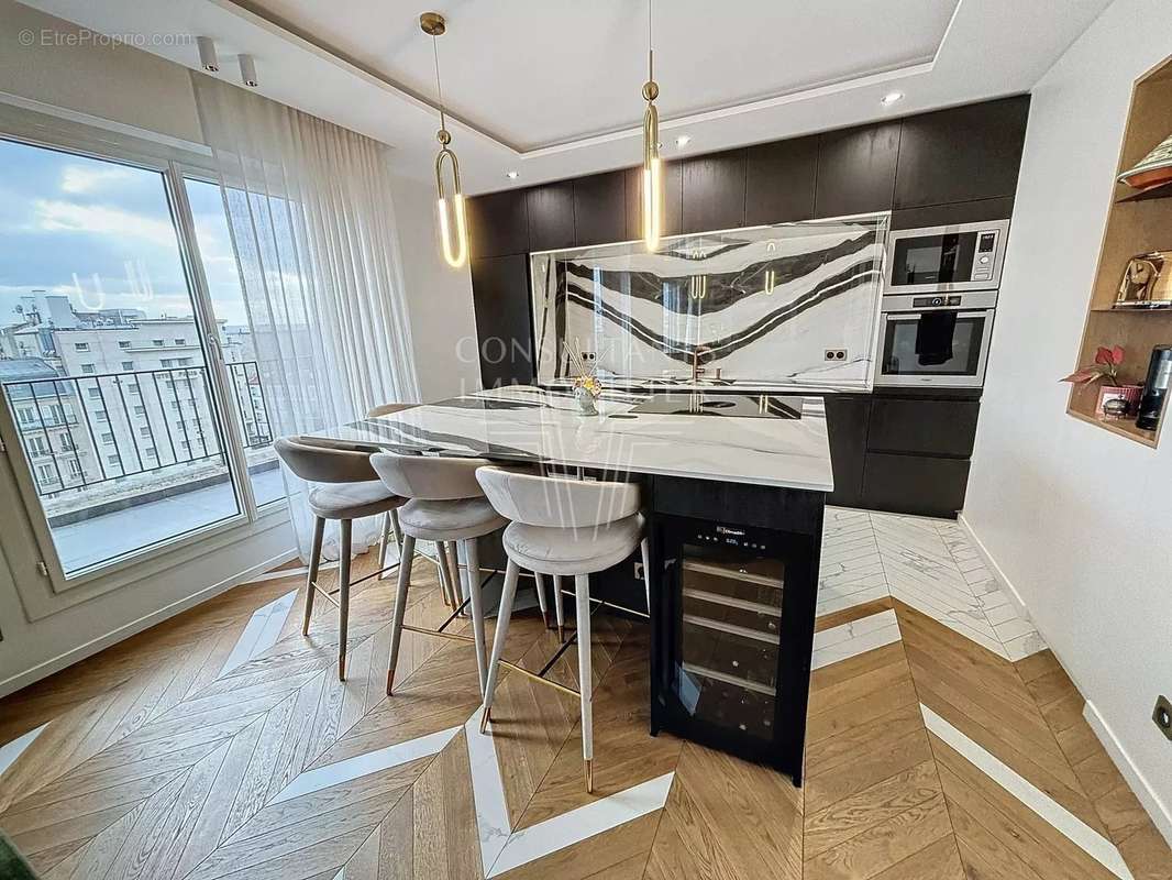 Appartement à NEUILLY-SUR-SEINE