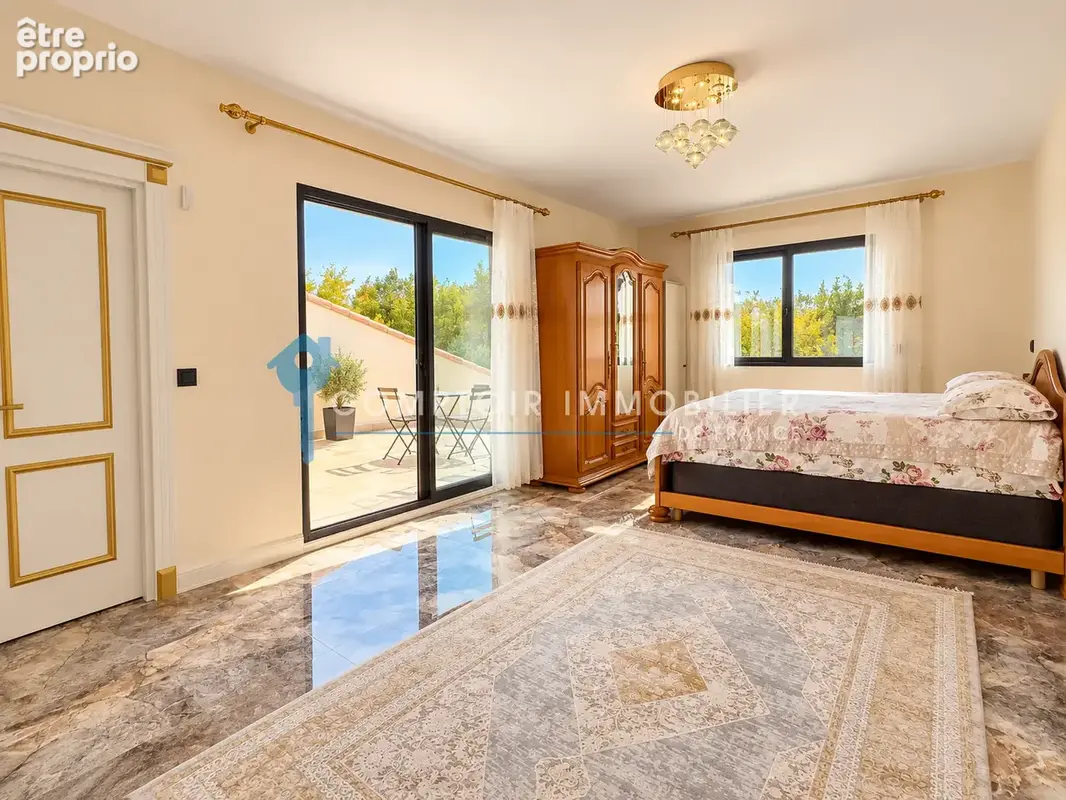 Marignane   Magnifique maison moderne et entièrement rénovée   244 m2 habitables sur 502 m2 de terrain - photo 7