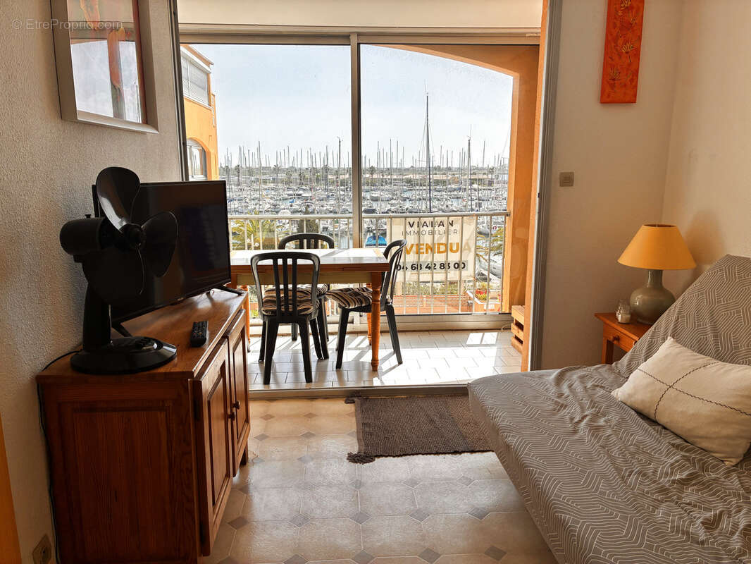 GRUISSAN - RIVE DROITE Appartement de type 2 avec loggia et place de parking privative - photo 3