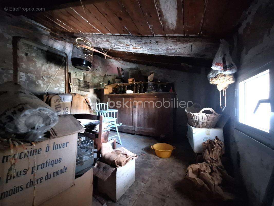 Maison de village - fort potentiel - 88 m2 - 3 chambres - cellier - grenier amenageable - terrasse - photo 26