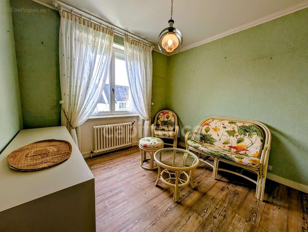 Maison en impasse dans quartier résidentiel, rez de chaussée à aménager, grand garage, à GUIPAVAS (29) - photo 11