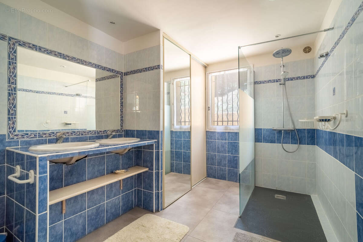 Maison 160 m² à Meounes-Les-Montrieux  - photo 79
