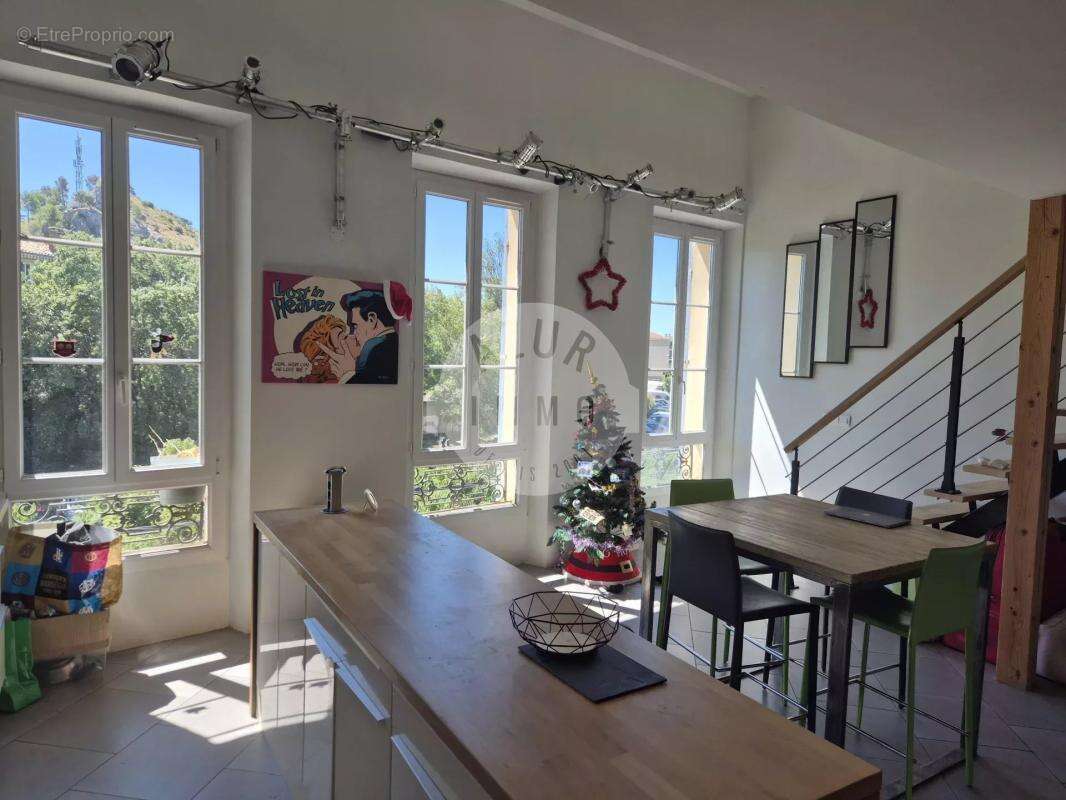 Appartement à ROQUEVAIRE