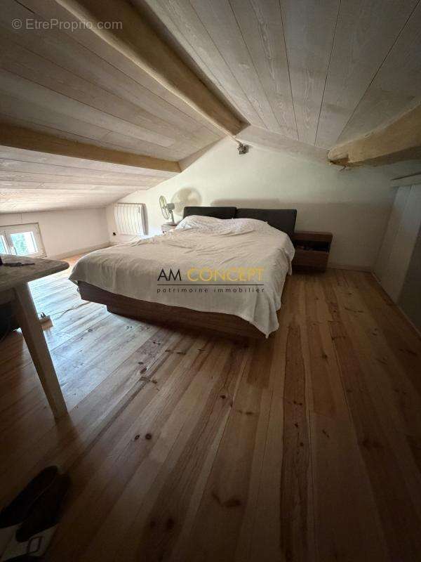 Appartement à CONTES