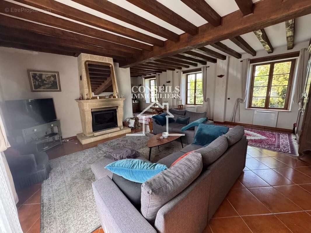 Maison à PRECY-SUR-VRIN