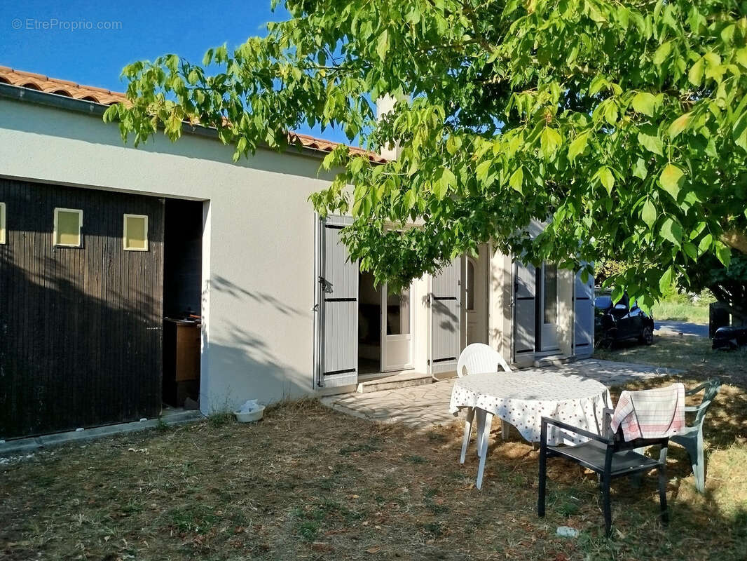 Maison à acheter avec 2 chambres, jardin, terrasse au centre de La Brée-Les-Bains - photo 3