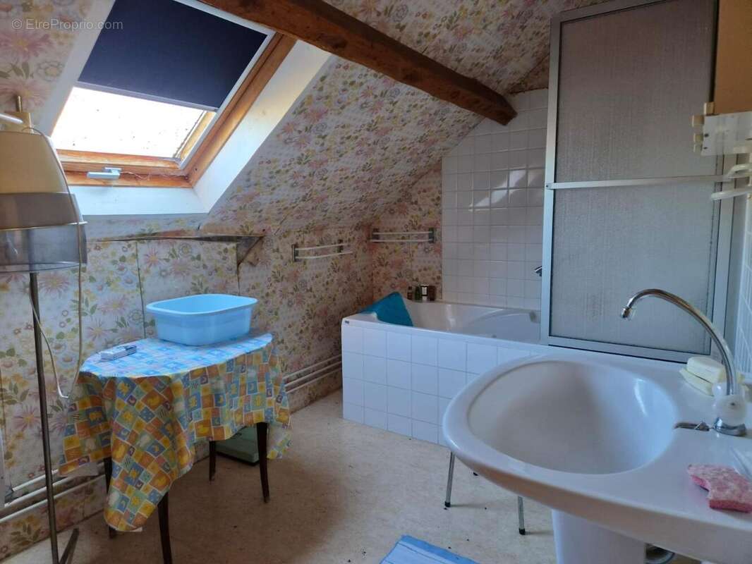 Maison 153 m² à Saint-Bonnet-De-Rochefort  - photo 8