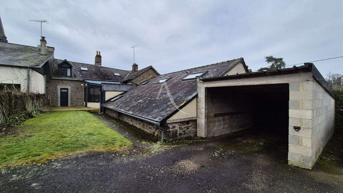 Maison à AMBRIERES-LES-VALLEES