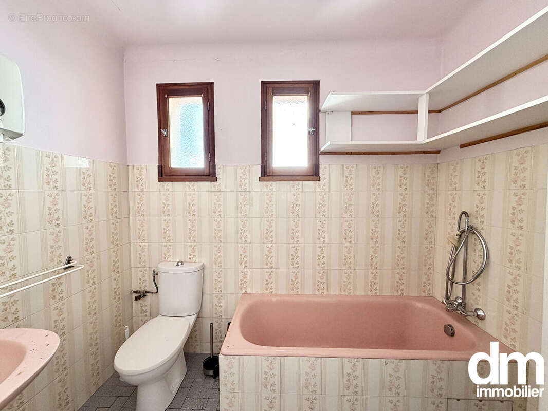 Immeuble Martigues - Maison de ville de 115 m²  avec local commercial de 35 m². - photo 13