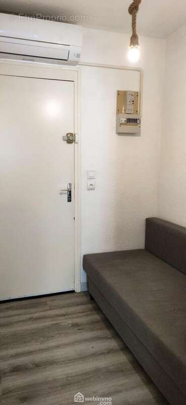 Le couchage supplémentaire dans le hall d'entrée. - Appartement à SAINTES-MARIES-DE-LA-MER