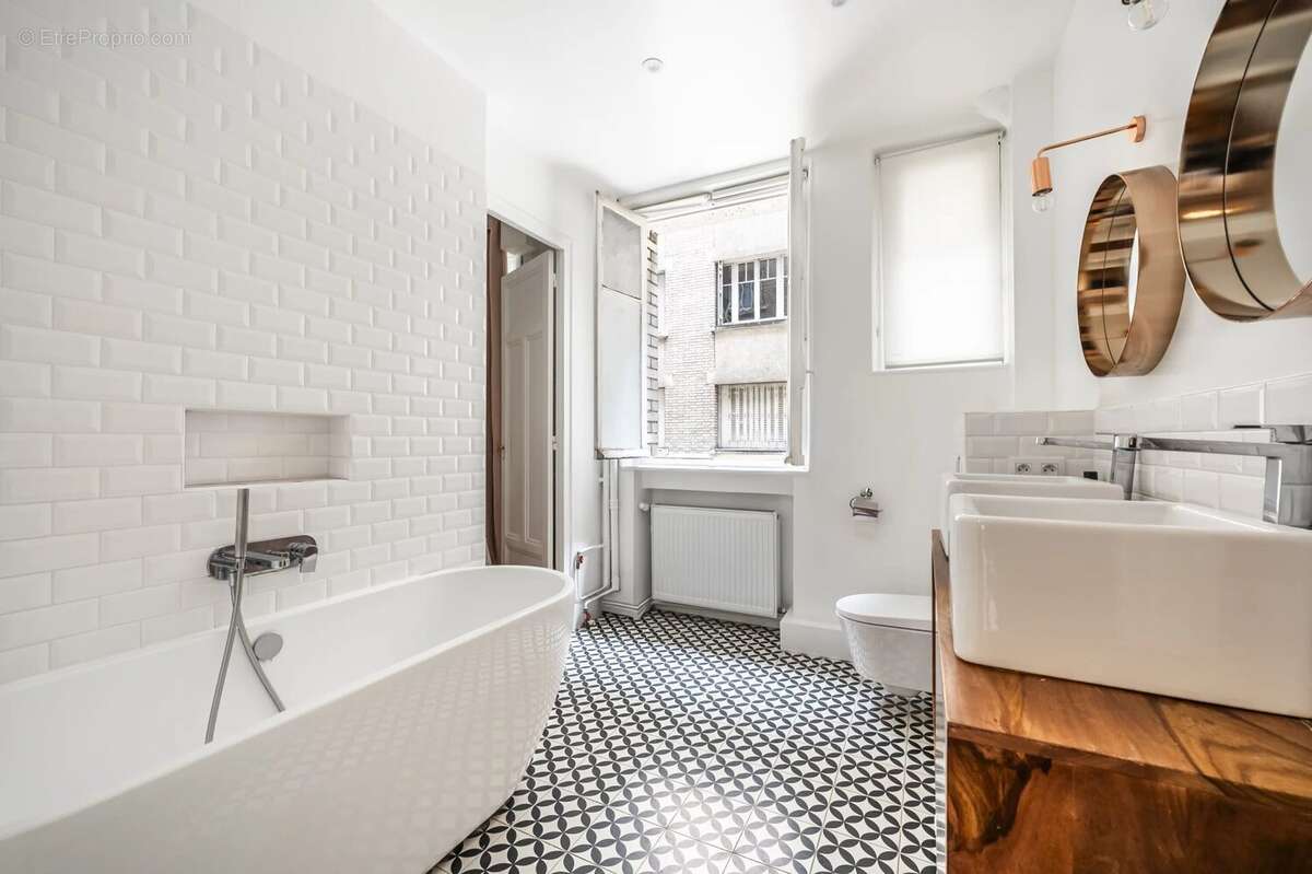 Appartement à PARIS-16E