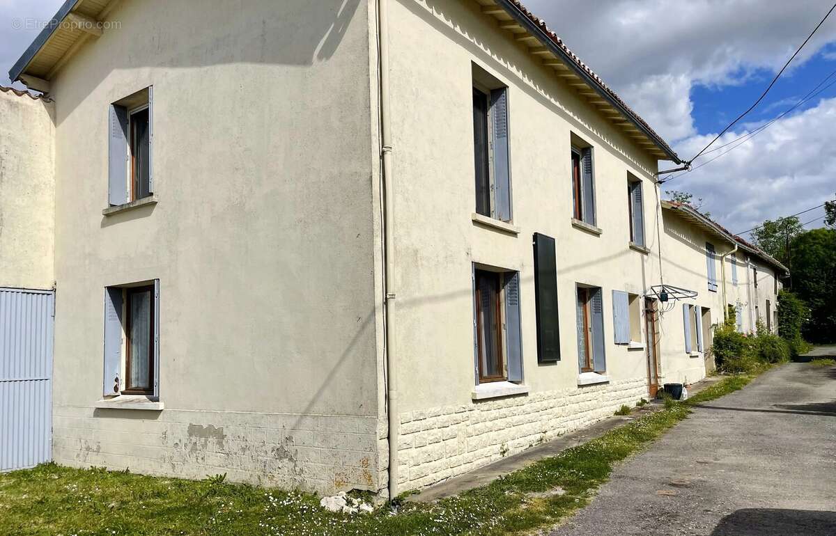 Maison à FONTAINE-CHALENDRAY
