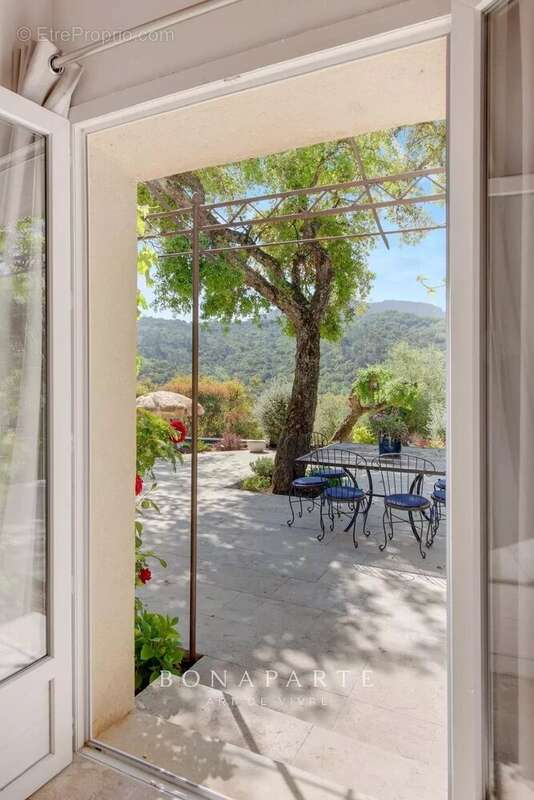 Les adrets-de-l'esterel - domaine de 10 ha - écuries - 5 habitations - lac - photo 22