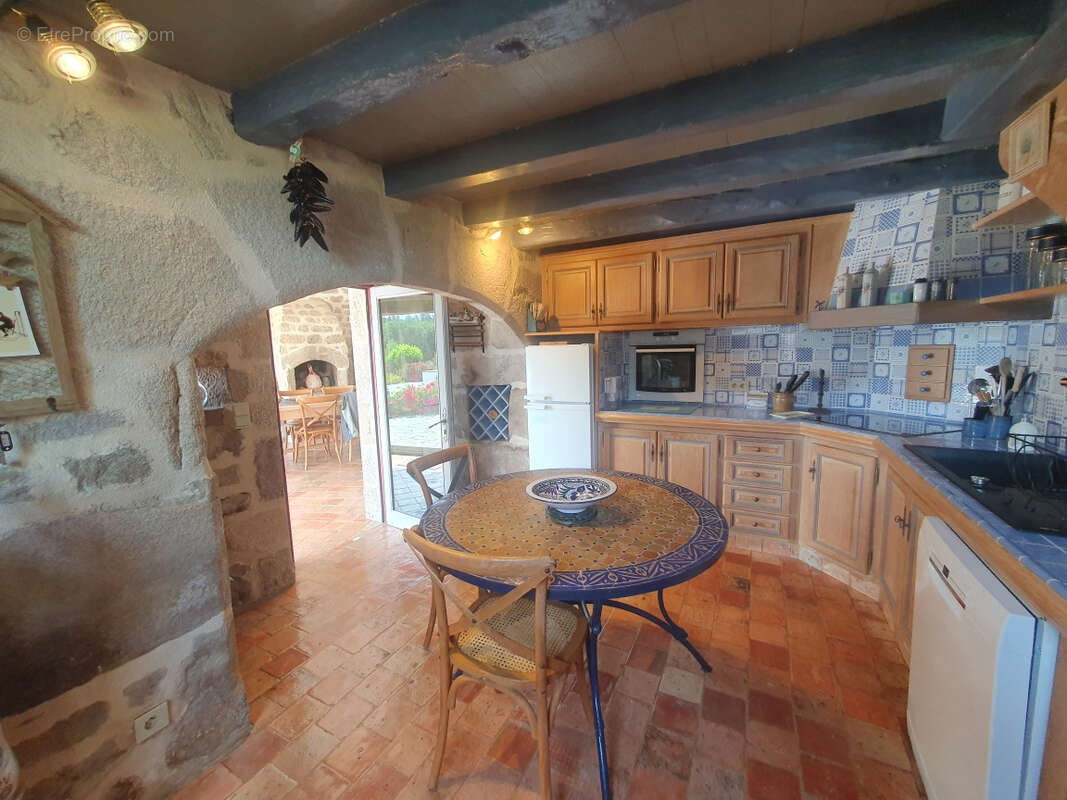 Magnifique propriété du 17éme, 2,5 ha prairie attenant, piscine, proche bourg tous commerces. - photo 5