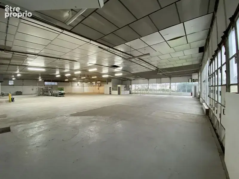 Commerce 1000 m² à Montbrison  - photo 4
