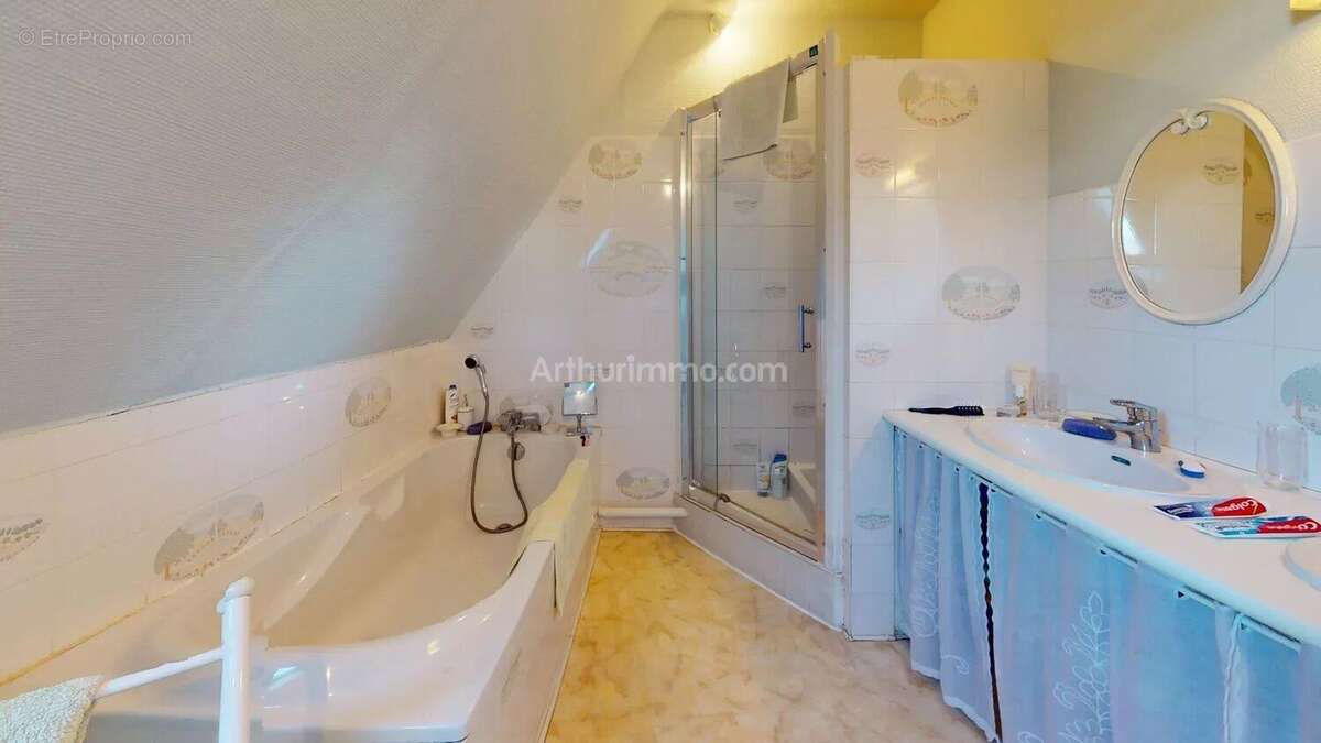 Maison à POUEYFERRE