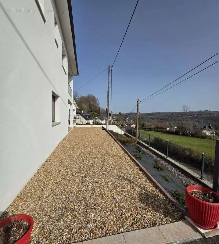 Appartement à POUEYFERRE