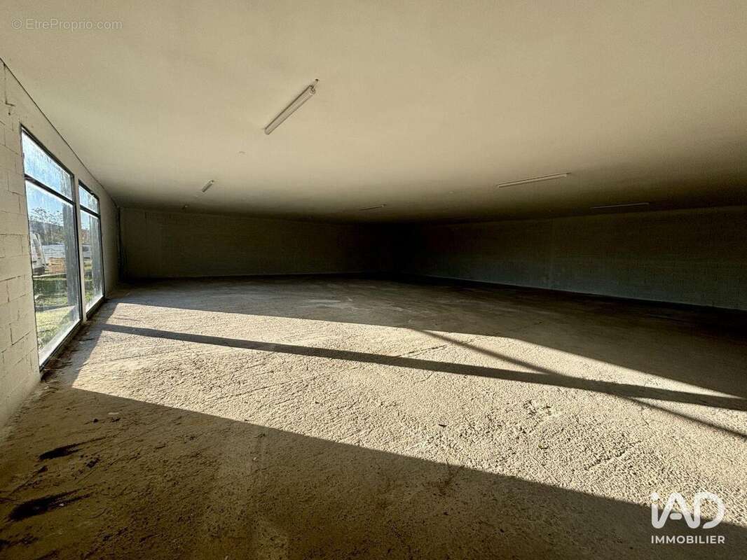 Photo 4 - Commerce à LACHAPELLE-SOUS-AUBENAS