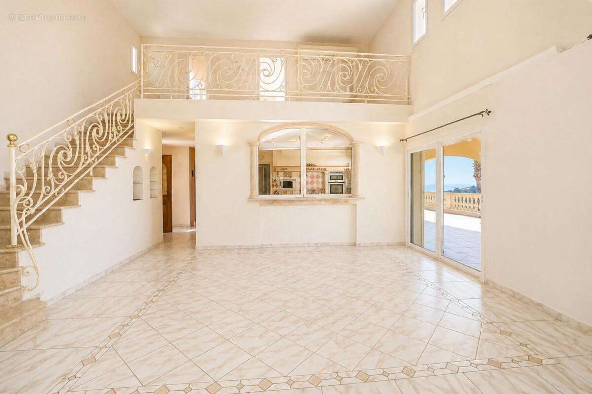 Maison à ROQUEBRUNE-SUR-ARGENS