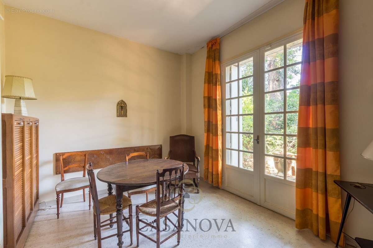 Maison familiale de plus de 270 m² avec parc arboré de 3 000 m² aux Arceaux à Montpellier - photo 18