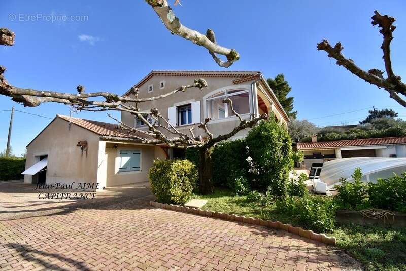 Maison à SAINT-JULIEN-DE-PEYROLAS